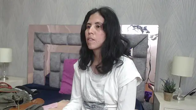 GiselaZivic online show from December 16, 2025, 7:41 pm