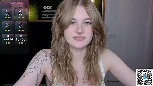 Snapshot of eshleeygreen chatting on May 11, 2026, 10:07 pm eshleeygreen online show from May 11, 2026, 10:07 pm