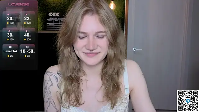 Snapshot of eshleeygreen chatting on May 12, 2026, 9:23 pm eshleeygreen online show from May 12, 2026, 9:23 pm