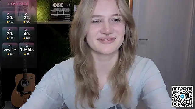 Snapshot of eshleeygreen chatting on May 22, 2026, 10:37 pm eshleeygreen online show from May 22, 2026, 10:37 pm