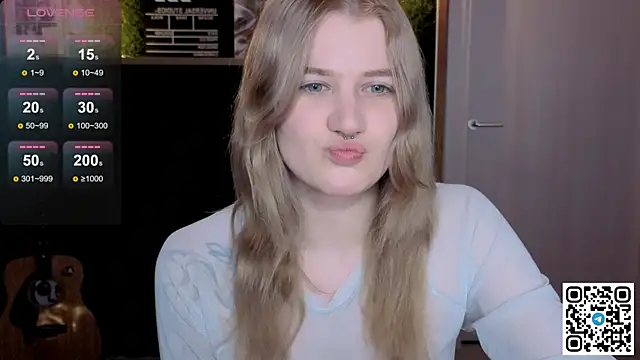 Snapshot of eshleeygreen chatting on May 25, 2026, 10:38 pm eshleeygreen online show from May 25, 2026, 10:38 pm