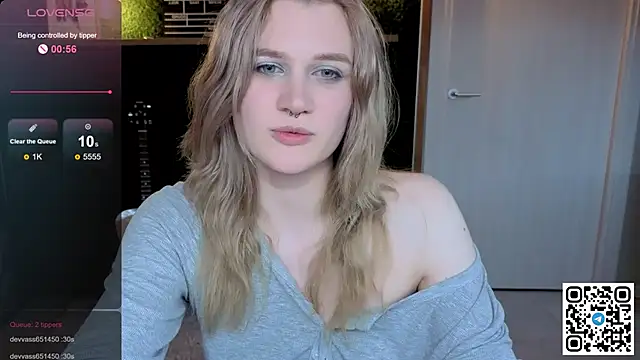 Snapshot of eshleeygreen chatting on May 29, 2026, 8:29 pm eshleeygreen online show from May 29, 2026, 8:29 pm