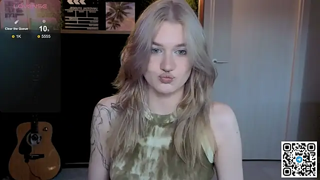 Snapshot of eshleeygreen chatting on June 2, 2026, 10:23 pm eshleeygreen online show from June 2, 2026, 10:23 pm