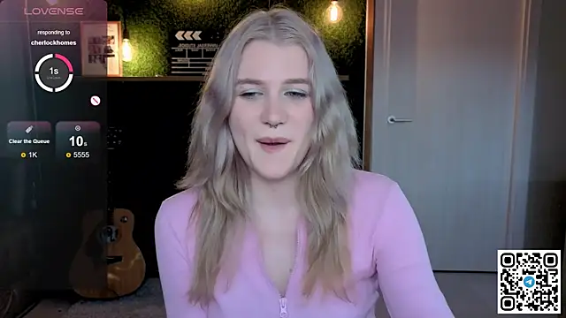 Snapshot of eshleeygreen chatting on June 4, 2026, 9:54 pm eshleeygreen online show from June 4, 2026, 9:54 pm
