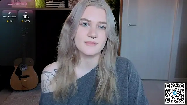 Snapshot of eshleeygreen chatting on June 5, 2026, 6:57 pm eshleeygreen online show from June 5, 2026, 6:57 pm