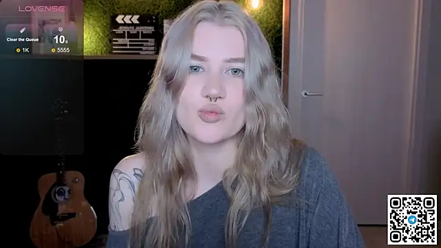 Snapshot of eshleeygreen chatting on June 6, 2026, 9:19 pm eshleeygreen online show from June 6, 2026, 9:19 pm