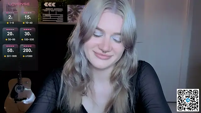 Snapshot of eshleeygreen chatting on June 13, 2026, 10:51 pm eshleeygreen online show from June 13, 2026, 10:51 pm