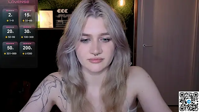 Snapshot of eshleeygreen chatting on June 24, 2026, 7:46 pm eshleeygreen online show from June 24, 2026, 7:46 pm