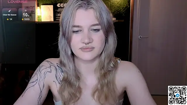 Snapshot of eshleeygreen chatting on June 25, 2026, 11:53 pm eshleeygreen online show from June 25, 2026, 11:53 pm