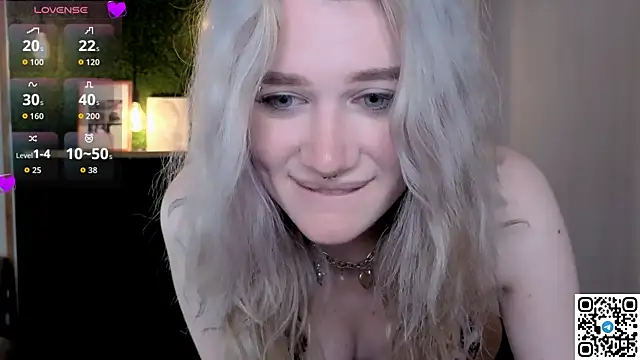 Snapshot of eshleeygreen chatting on July 6, 2026, 12:13 pm eshleeygreen online show from July 6, 2026, 12:13 pm
