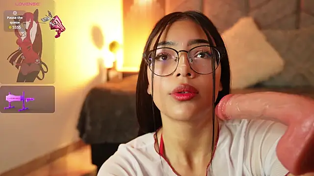  ViolletteNoir  online show from January 14, 2026, 8:14 pm