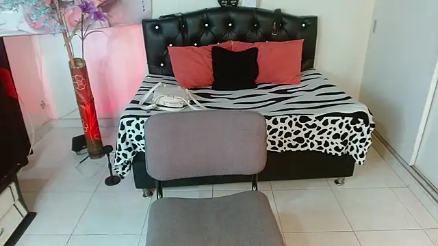 Snapshot of LuluKiss_ chatting on January 8, 2026, 1:35 pm LuluKiss online show from January 8, 2026, 1:35 pm