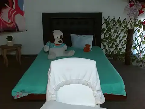 Snapshot of LuluKiss_ chatting on February 9, 2026, 1:37 pm LuluKiss online show from February 9, 2026, 1:37 pm