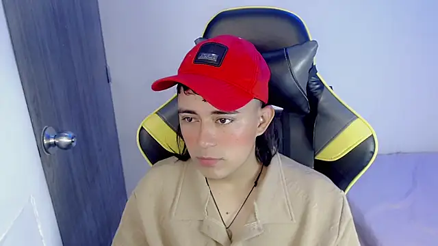 Snapshot of Tatann_18 chatting on November 7, 2025, 6:19 pm Tatann 18 online show from November 7, 2025, 6:19 pm