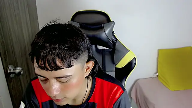 Snapshot of Tatann_18 chatting on November 11, 2025, 8:53 pm Tatann 18 online show from November 11, 2025, 8:53 pm