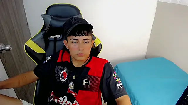 Snapshot of Tatann_18 chatting on November 20, 2025, 8:41 pm Tatann 18 online show from November 20, 2025, 8:41 pm