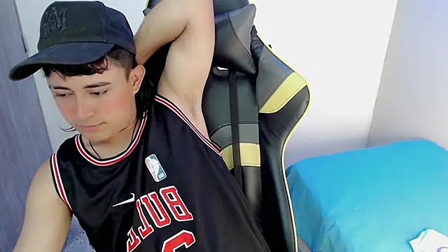 Snapshot of Tatann_18 chatting on November 26, 2025, 8:32 pm Tatann 18 online show from November 26, 2025, 8:32 pm