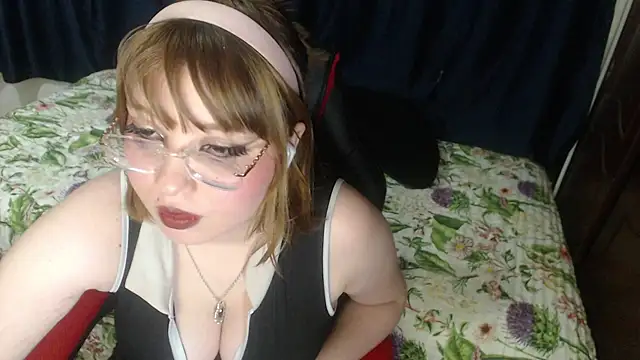 Snapshot of Michi_sauria1 chatting on December 15, 2025, 3:22 am Michi sauria1 online show from December 15, 2025, 3:22 am