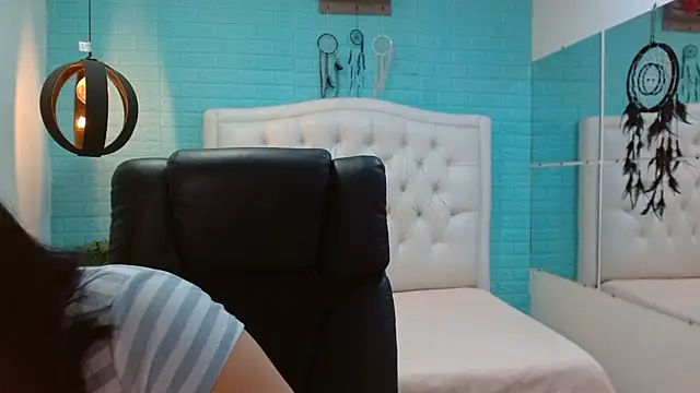 pixie kat online show from November 22, 2025, 8:08 pm