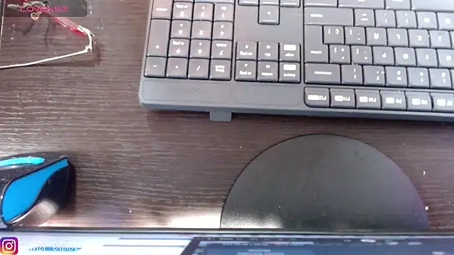 Tessa Moon  online show from November 8, 2025, 9:13 pm