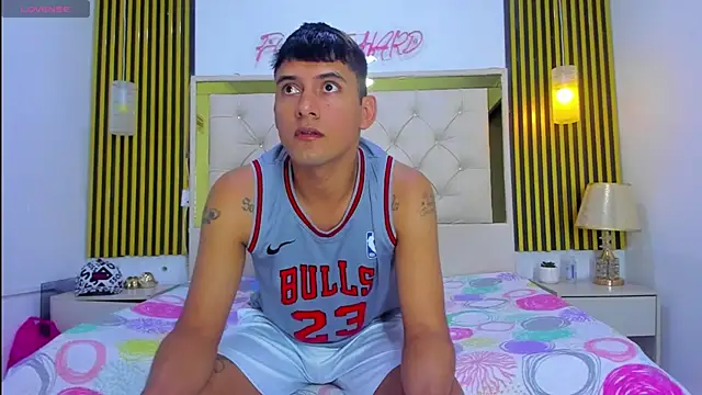 KEVIN MCKINLEY online show from November 11, 2025, 6:13 am