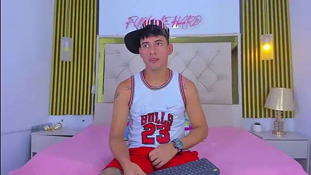 KEVIN MCKINLEY online show from November 26, 2025, 12:11 am