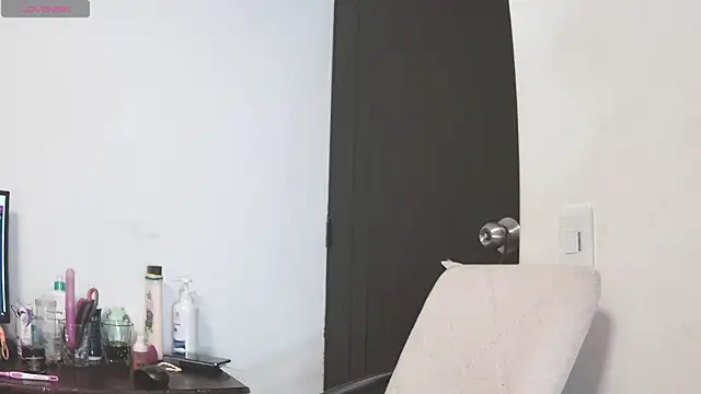 Snapshot of katherine-smill chatting on November 11, 2025, 12:27 pm katherine-smill online show from November 11, 2025, 12:27 pm