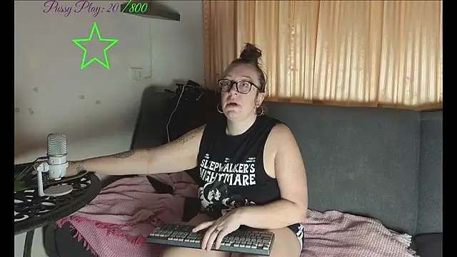 Snapshot of JadeStarUK chatting on July 31, 2026, 12:10 am JadeStarUK online show from July 31, 2026, 12:10 am