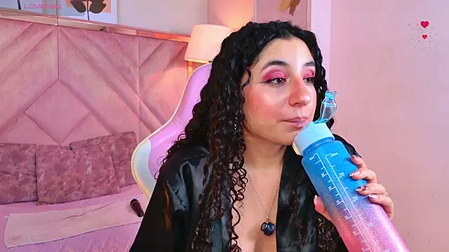 DemiJones  online show from May 2, 2026, 4:17 am