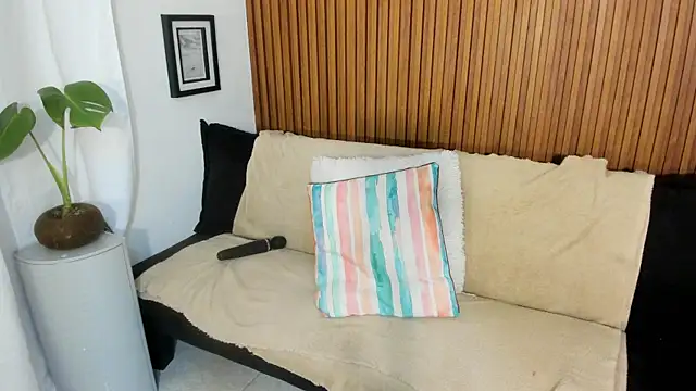 Mia girl123 online show from April 5, 2026, 4:53 am