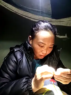 Snapshot of susunini chatting on November 17, 2025, 8:20 am susunini online show from November 17, 2025, 8:20 am