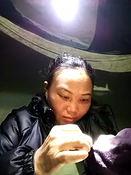 Snapshot of susunini chatting on December 15, 2025, 12:09 pm susunini online show from December 15, 2025, 12:09 pm