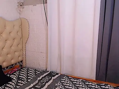 Sassy Siarre online show from December 4, 2025, 4:22 am