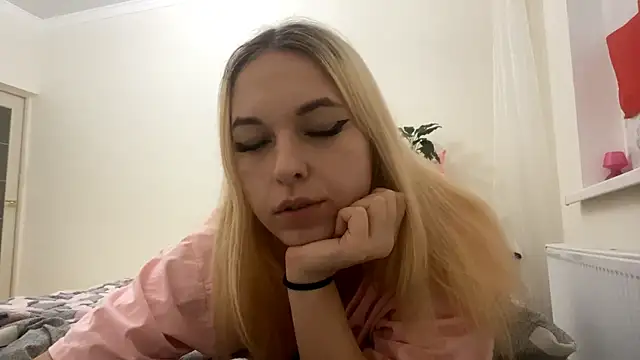 Snapshot of GingerMikos chatting on November 18, 2025, 7:07 pm GingerMikos online show from November 18, 2025, 7:07 pm