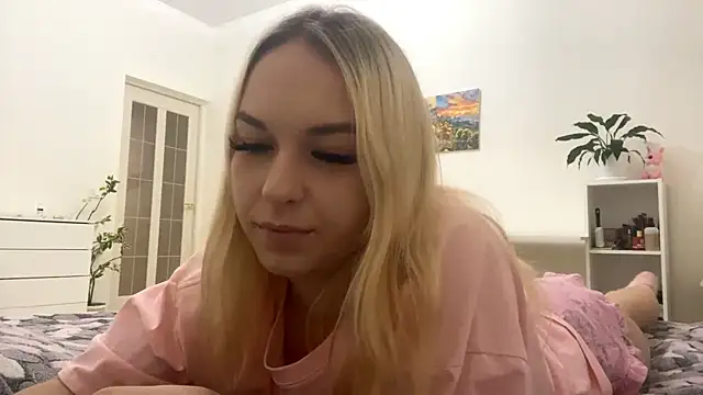 Snapshot of GingerMikos chatting on November 22, 2025, 3:22 pm GingerMikos online show from November 22, 2025, 3:22 pm