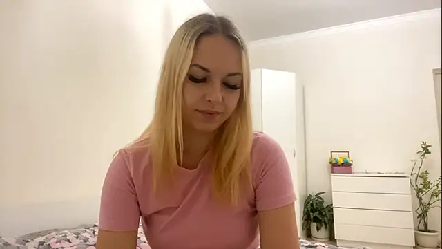 Snapshot of GingerMikos chatting on December 2, 2025, 7:09 pm GingerMikos online show from December 2, 2025, 7:09 pm