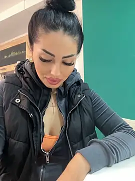 Snapshot of Victoria_Bonie chatting on November 23, 2025, 4:34 am Victoria Bonie online show from November 23, 2025, 4:34 am