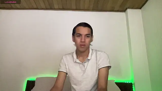 Snapshot of call_me_theo chatting on December 2, 2025, 10:42 am call me theo online show from December 2, 2025, 10:42 am