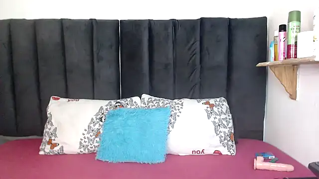 Miss-Berries online show from February 6, 2026, 6:22 pm