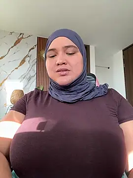 Snapshot of sweetmuslim01 chatting on August 2, 2026, 9:13 pm sweetmuslim01 online show from August 2, 2026, 9:13 pm