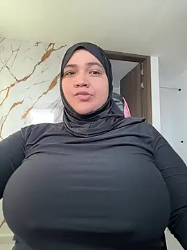 Snapshot of sweetmuslim01 chatting on August 4, 2026, 5:15 pm sweetmuslim01 online show from August 4, 2026, 5:15 pm