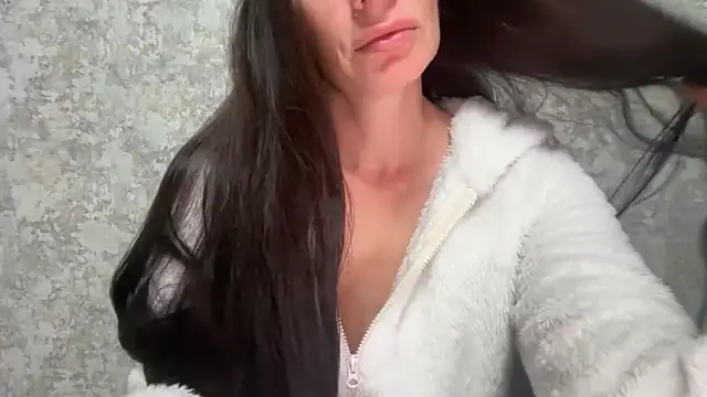 Angelinaa19 online show from April 22, 2026, 7:37 pm