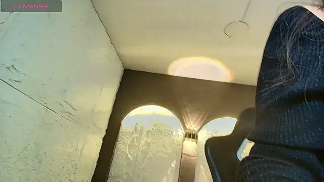 isabella  r online show from February 16, 2026, 1:18 pm