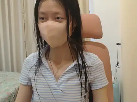 Lil-Cherries online show from March 1, 2026, 9:44 am