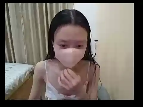 Lil-Cherries online show from May 3, 2026, 4:13 pm