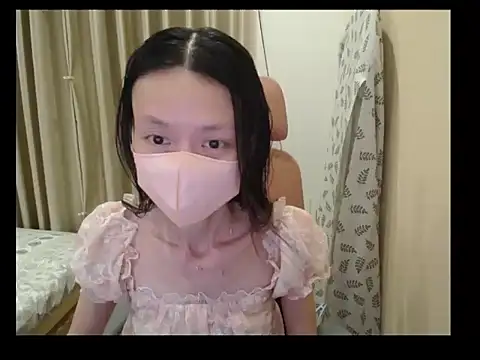 Lil-Cherries online show from June 11, 2026, 3:32 pm