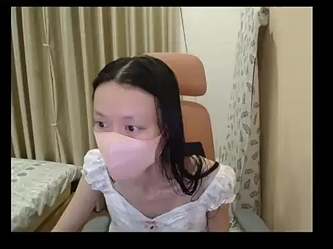 Lil-Cherries online show from June 12, 2026, 11:20 am