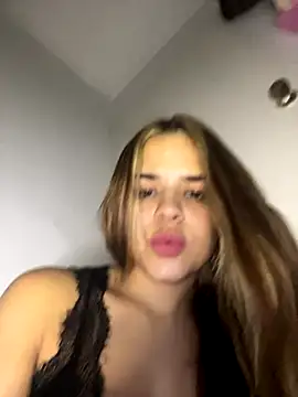 Snapshot of Sara__Secret chatting on November 9, 2025, 4:00 am Sara Secret online show from November 9, 2025, 4:00 am