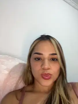 Snapshot of Sara__Secret chatting on December 14, 2025, 12:49 am Sara Secret online show from December 14, 2025, 12:49 am