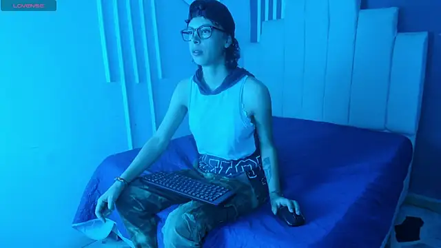 AliceMadnes online show from July 12, 2026, 6:43 pm